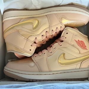 Jordan Women's Beige and Gold Sneakers